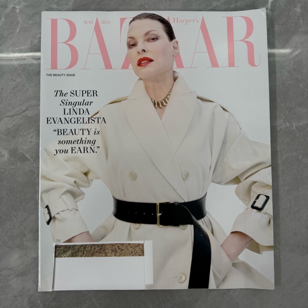 Harper's Bazaar 6 Magazine Bundle - Jenna Ortega, Dua Lipa, Cynthia Erivo - Picture 5 of 16